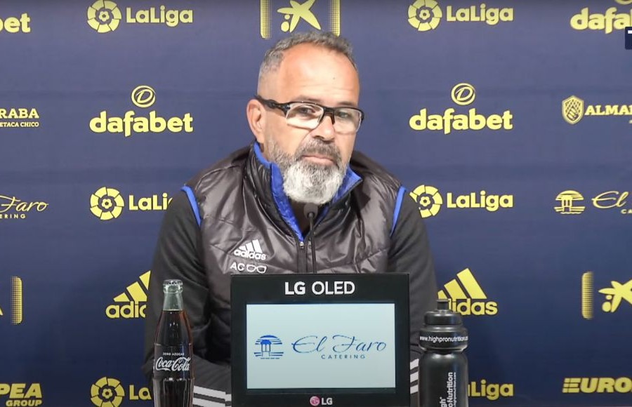Álvaro Cervera en rueda de prensa en la previa al Atlético de Madrid - Cádiz CF