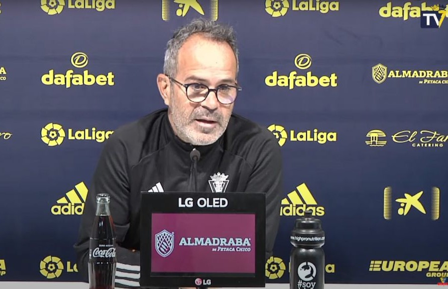 Álvaro Cervera en rueda de prensa previa al Cádiz CF - Real Valladolid