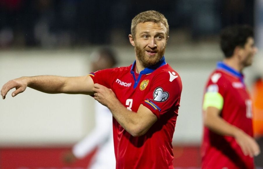 Varazdat Haroyan en un encuentro con la selección armenia