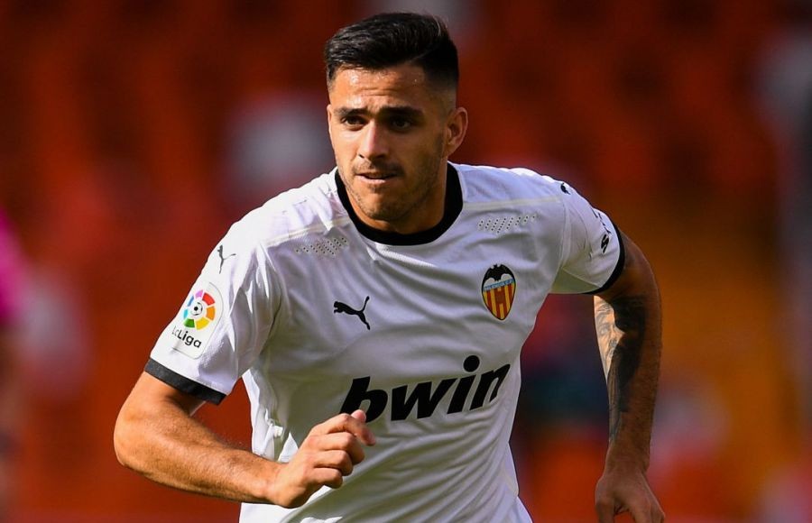 Maxi Gómez luciendo la elástica del Valencia CF la pasada temporada