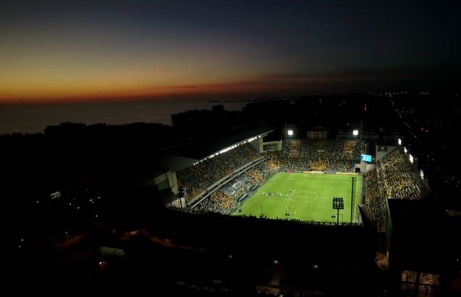 La ciudad de Cádiz, con el estadio destacado, al final de la retransmisión televisiva del Cádiz - Valencia