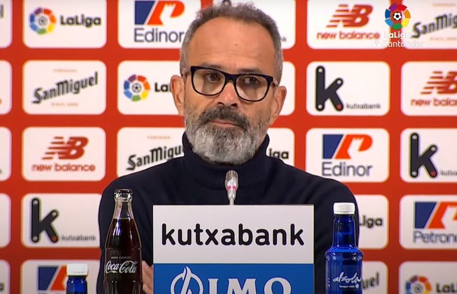 Álvaro Cervera en la rueda de prensa posterior a la victoria en San Mamés