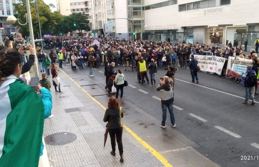 Manifestación en la huelga del metal por la avenida de Cádiz