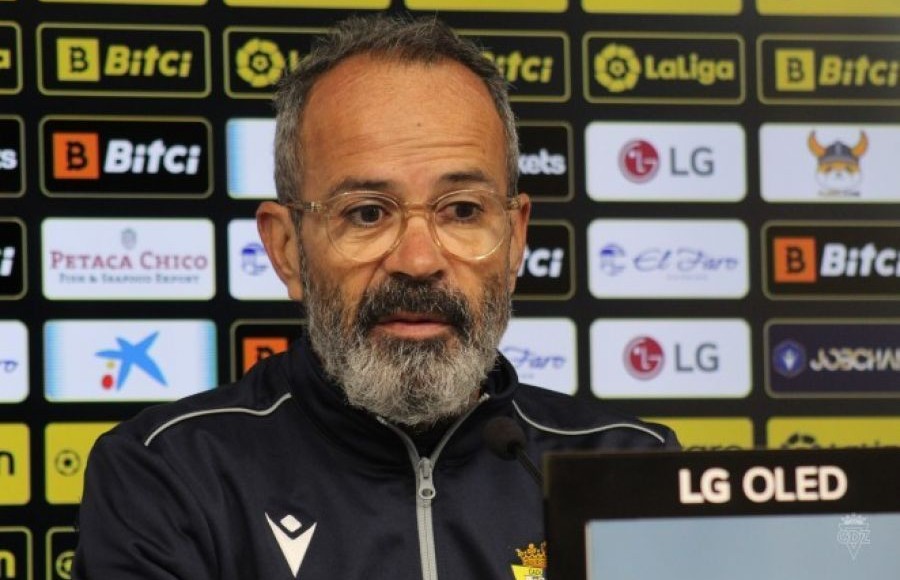 Álvaro Cervera en la rueda de prensa previa a la visita del Atlético este domingo