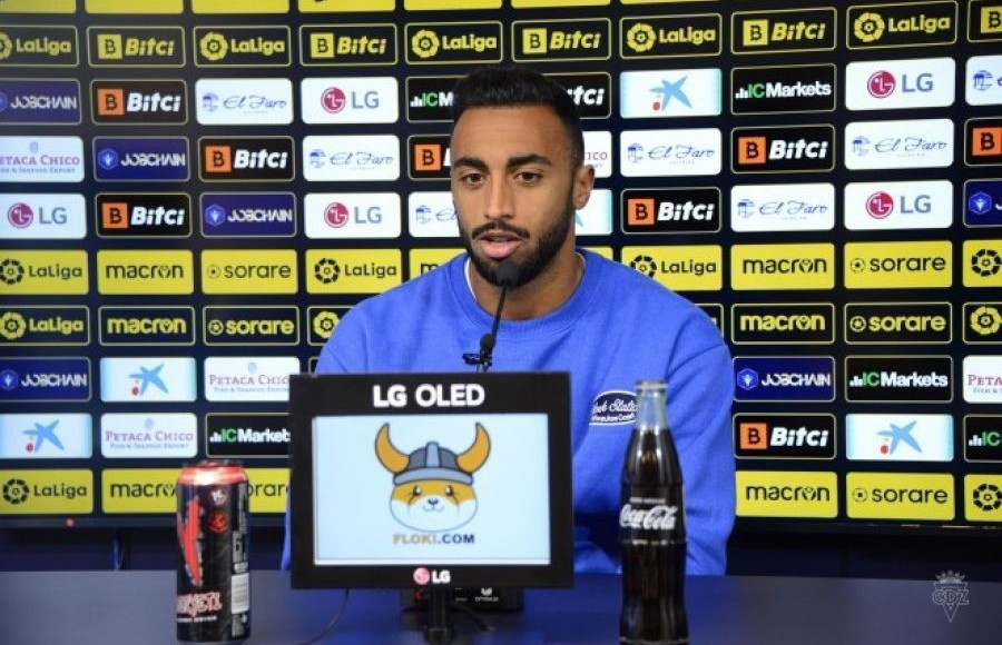 Carlos Akapo en la rueda de prensa previa a la visita del Granada