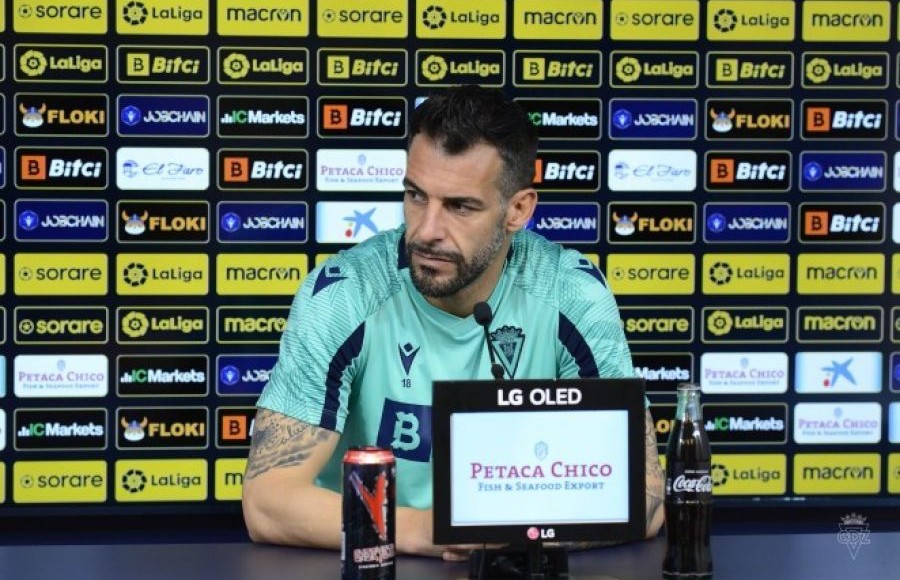 Álvaro Negredo en su rueda de prensa previa a la visita del Betis