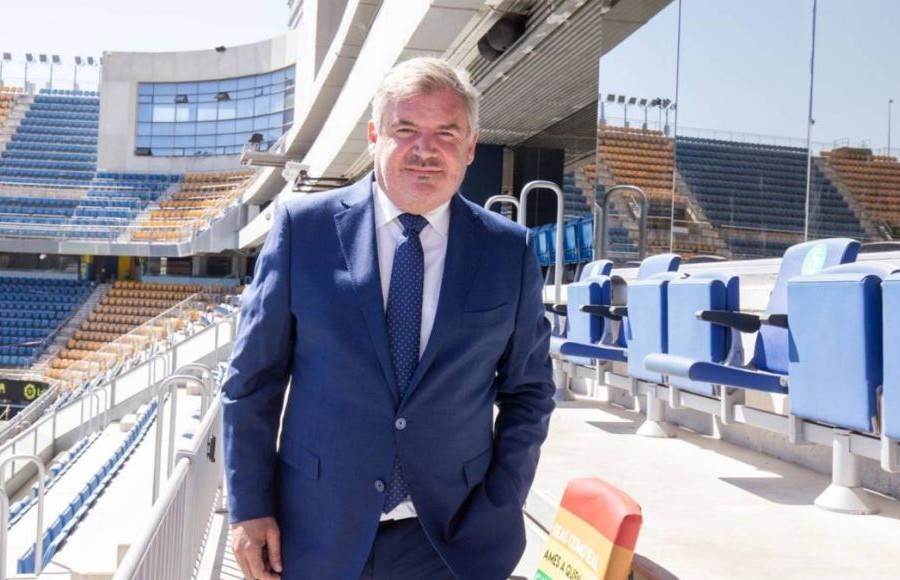 Manuel Vizcaíno en el estadio Nuevo Mirandilla