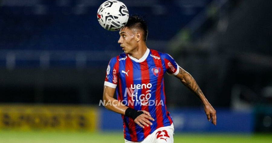 Santiago Arzamendia con la camiseta de Cerro Porteño