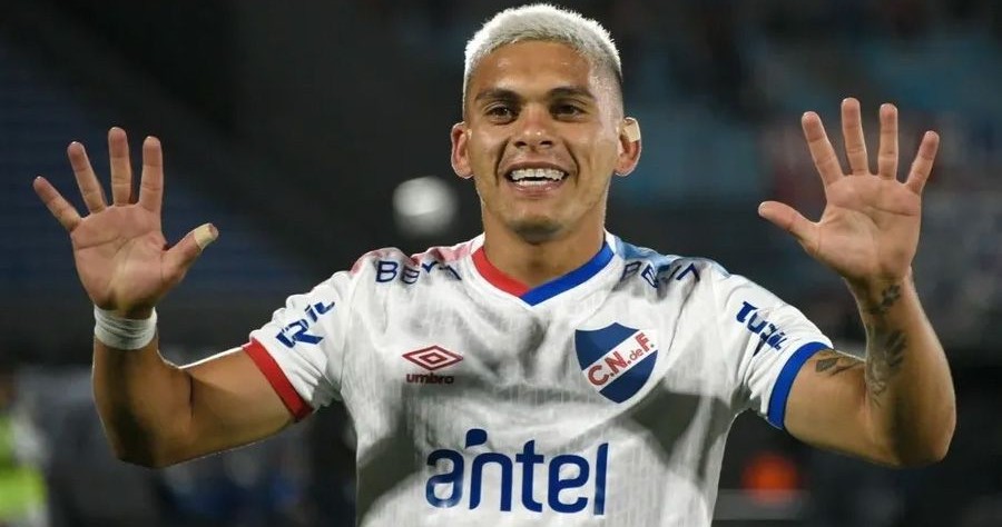 Brian Ocampo con la camiseta de la selección Uruguaya