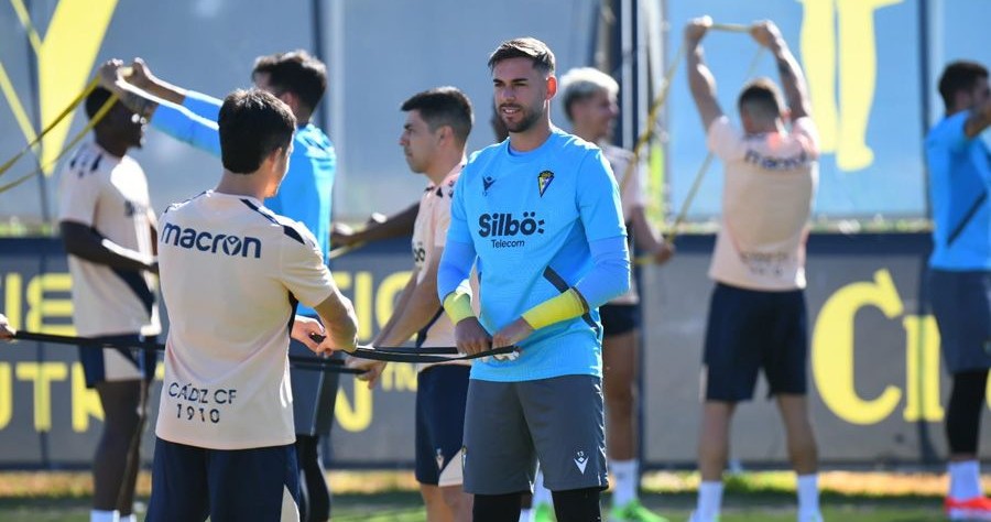 Jugadores del Cádiz en el primer entrenamiento de la temporada