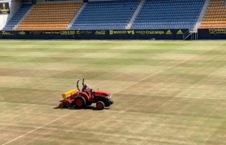 El césped del estadio preparado para la vuelta a Primera