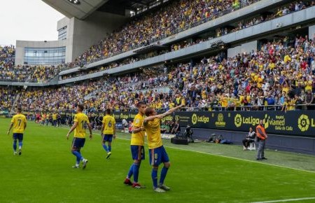 El regreso de público al Carranza se retrasa