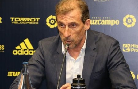 Óscar Arias abandona el Cádiz CF