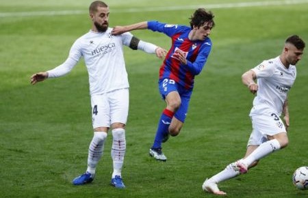 Eibar y Huesca no pasan de las tablas en su duelo directo