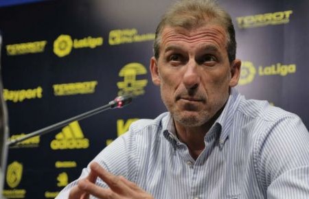 Arias vuelve a arremeter contra Cervera