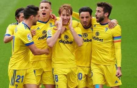 Álex: "No he hecho nada a espaldas del Cádiz"