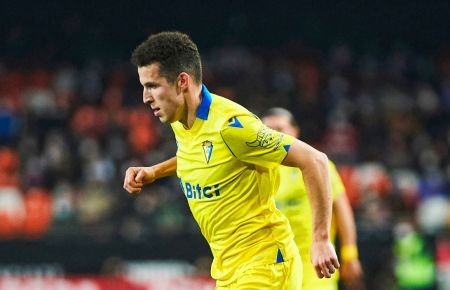 Idrissi busca un hueco en el Cádiz