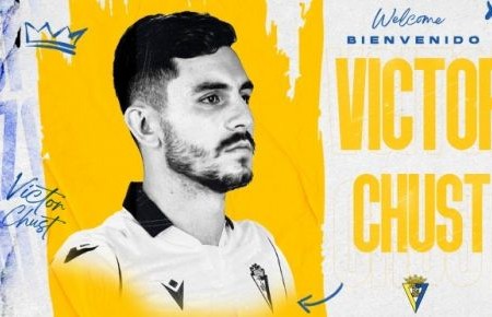 Víctor Chust fima por cuatro temporadas con el Cádiz